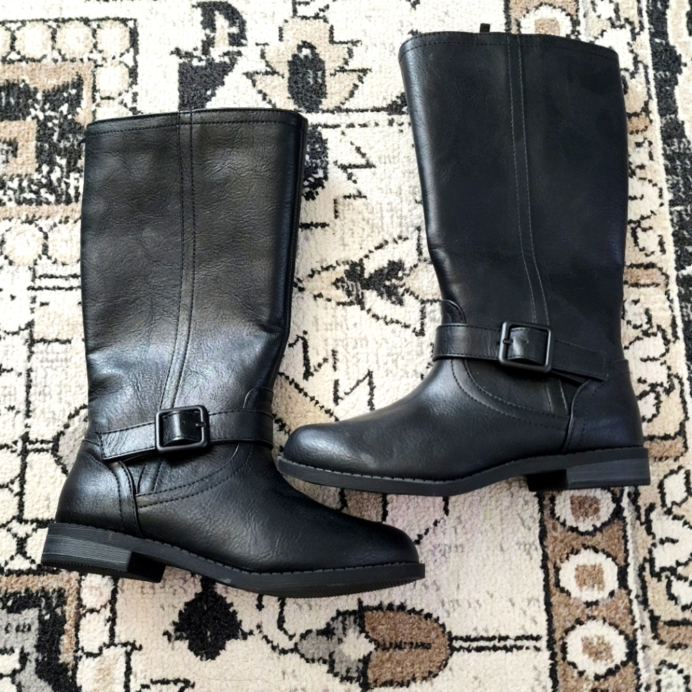 Girl's boots size 13